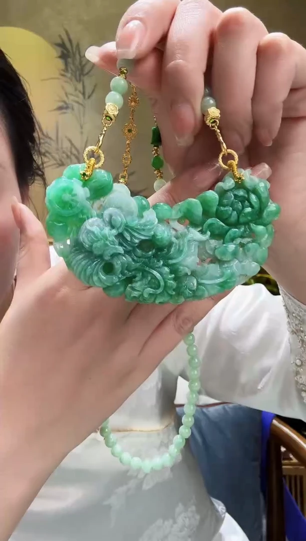 颈饰未镶嵌翡翠吊坠