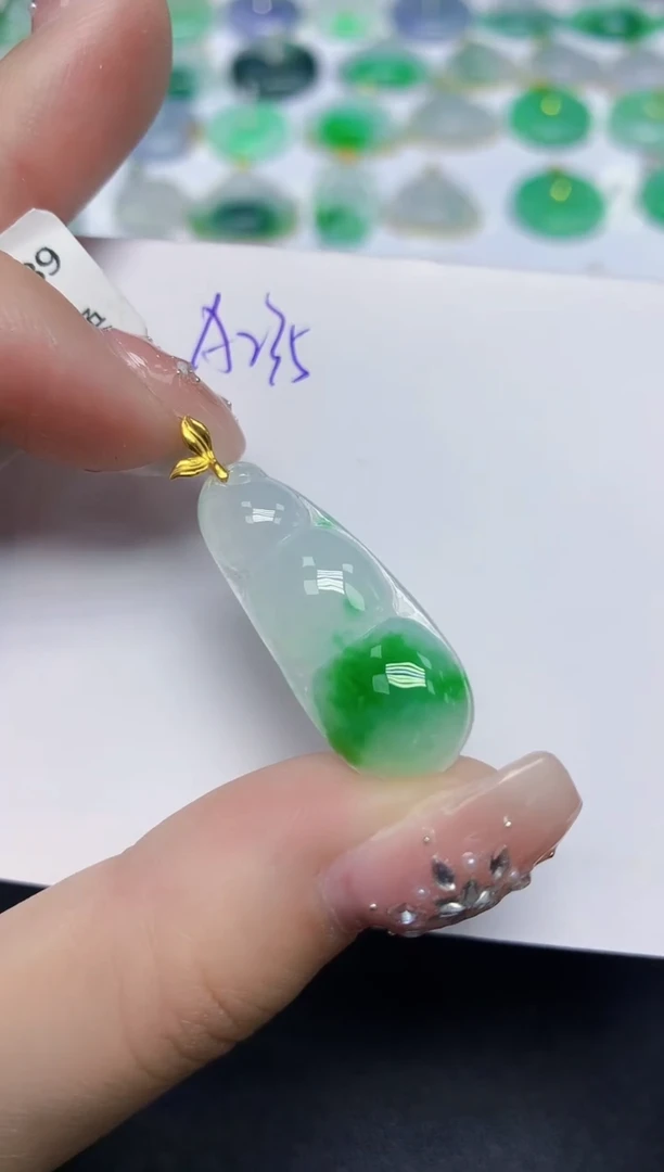 颈饰18K金镶嵌翡翠天然缅甸翡翠A货翡翠百元以上9元证书费自理