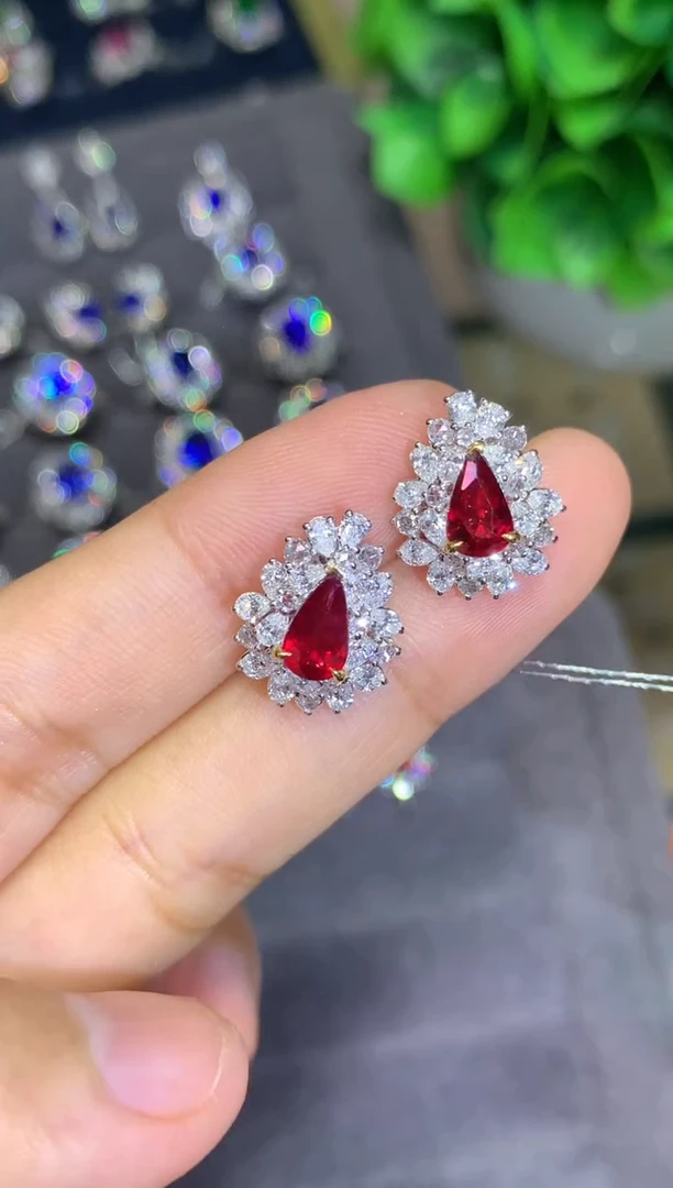 18K金镶嵌耳饰红宝石1.32CT