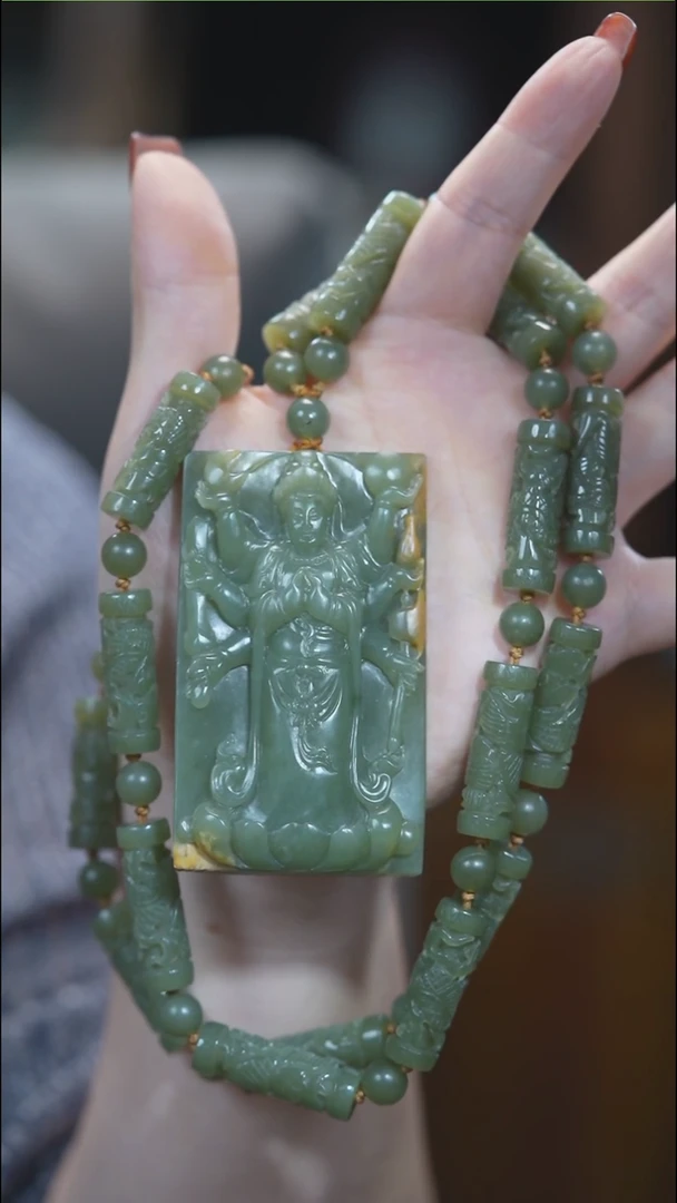 颈饰未镶嵌和田玉千手观音