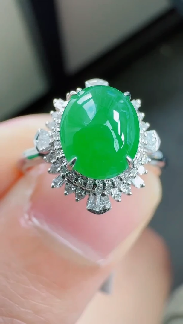 18K金镶嵌戒指翡翠寄售回流，不退不换