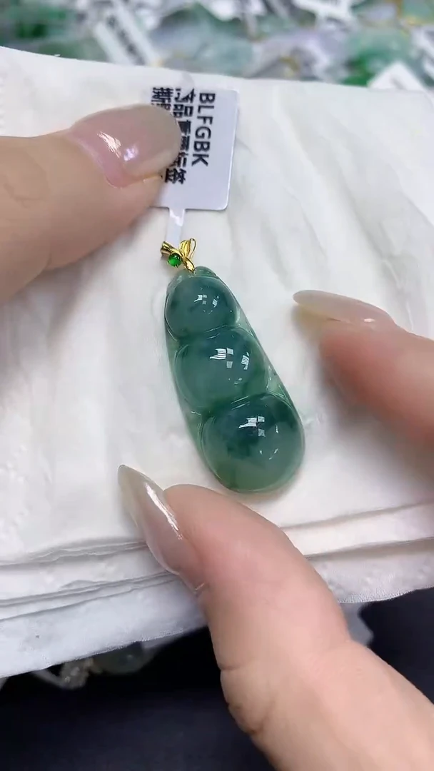 翡翠18K金镶嵌颈饰天然缅甸翡翠A货