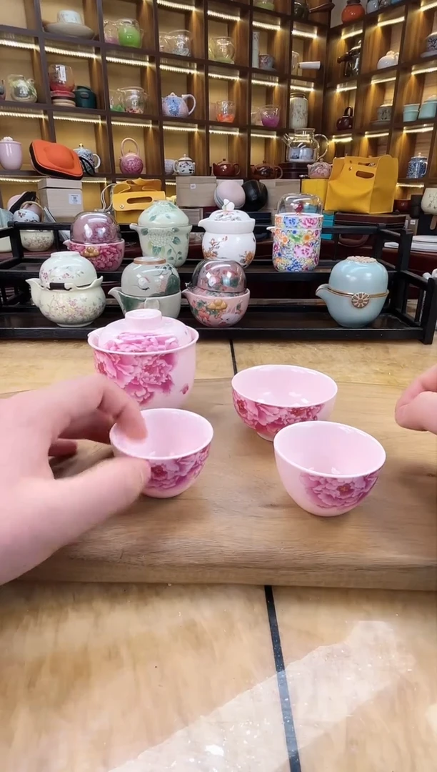 【闪购商品】新款粉泥亮光牡丹旅行套装带蓝色刺绣包.