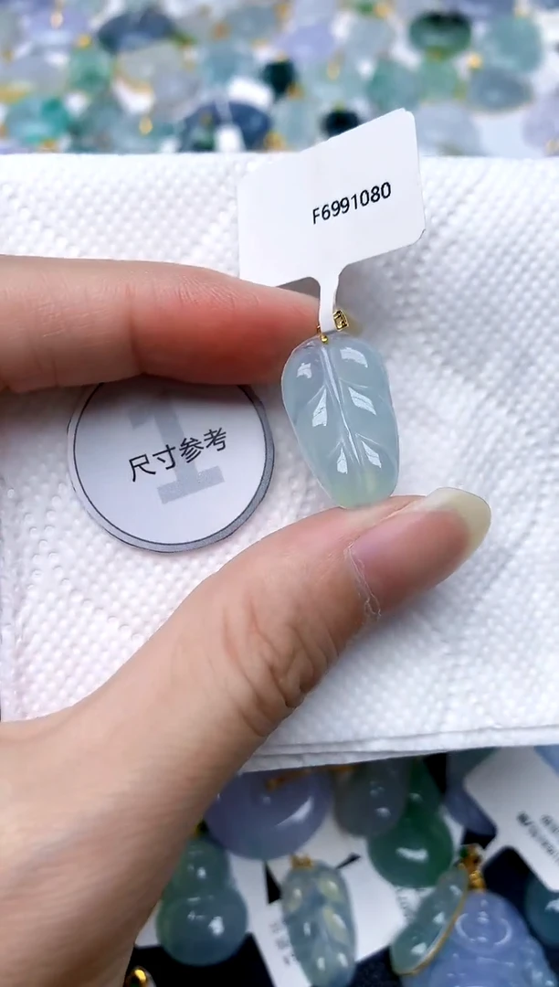 颈饰18K金镶嵌翡翠天然A货翡翠
