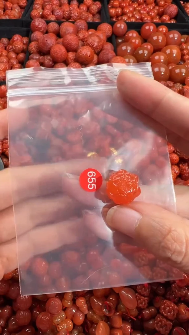 南红玛瑙合金颈饰1