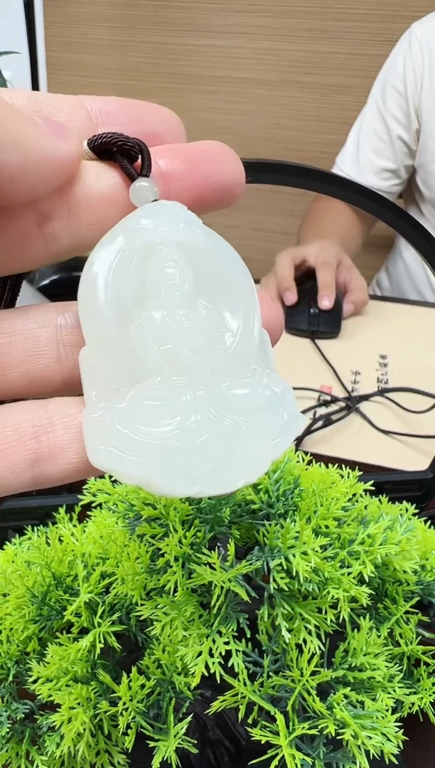 和田玉未镶嵌颈饰吊坠