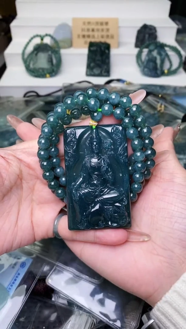 颈饰未镶嵌翡翠