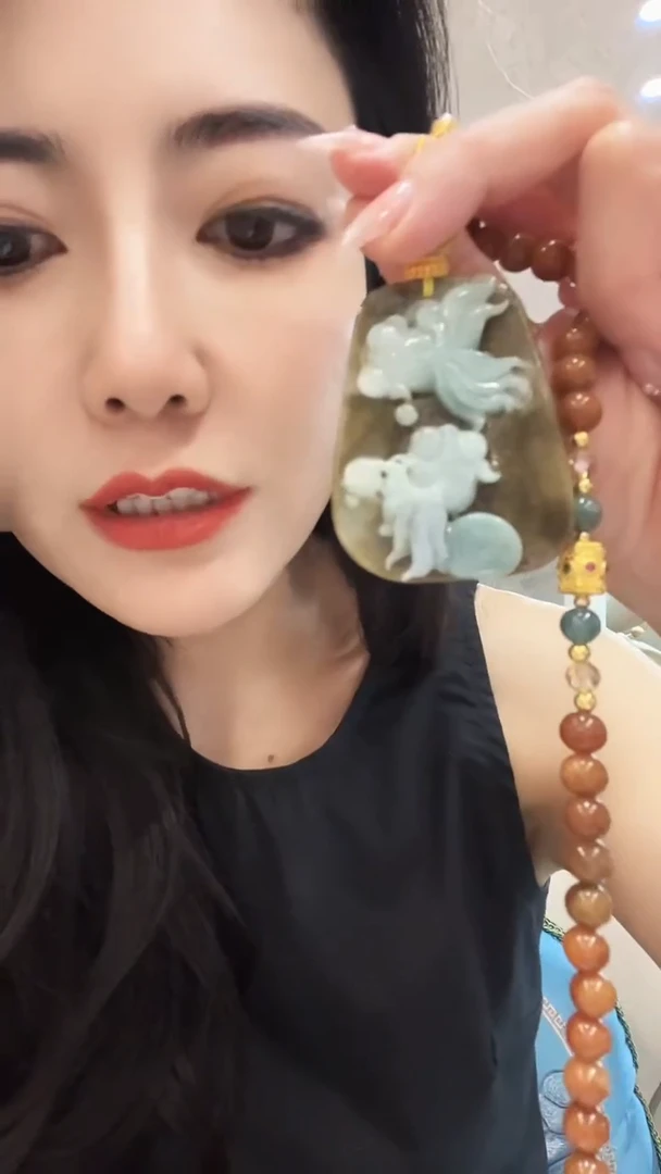 翡翠未镶嵌颈饰金玉满堂