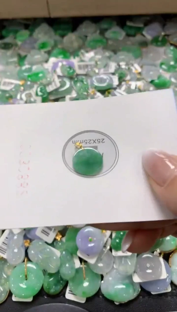 颈饰18K金镶嵌翡翠1111111111111111