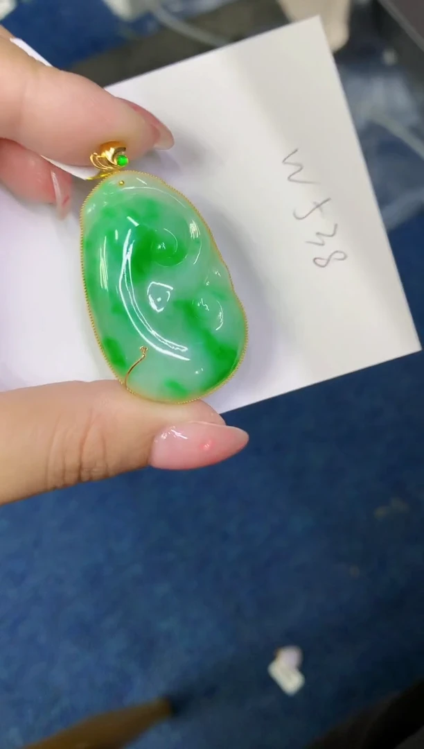 翡翠18K金镶嵌颈饰缅甸天然翡翠A货