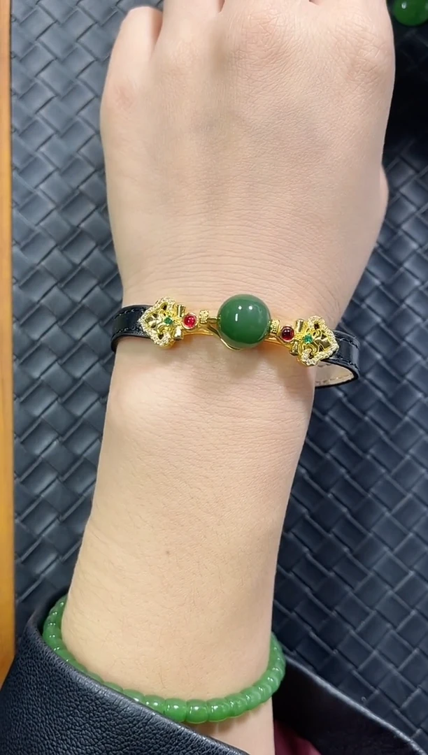 颈饰银S925镀金镶嵌和田玉单珠手表