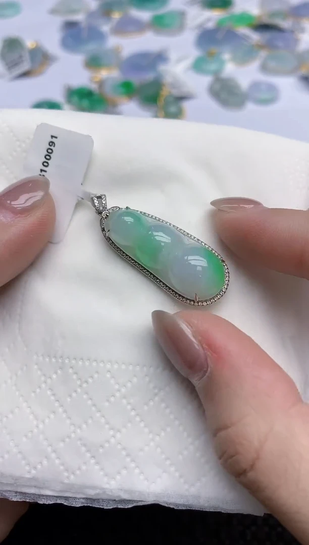 【闪购商品】翡翠颈饰18K金镶嵌天然翡翠A货