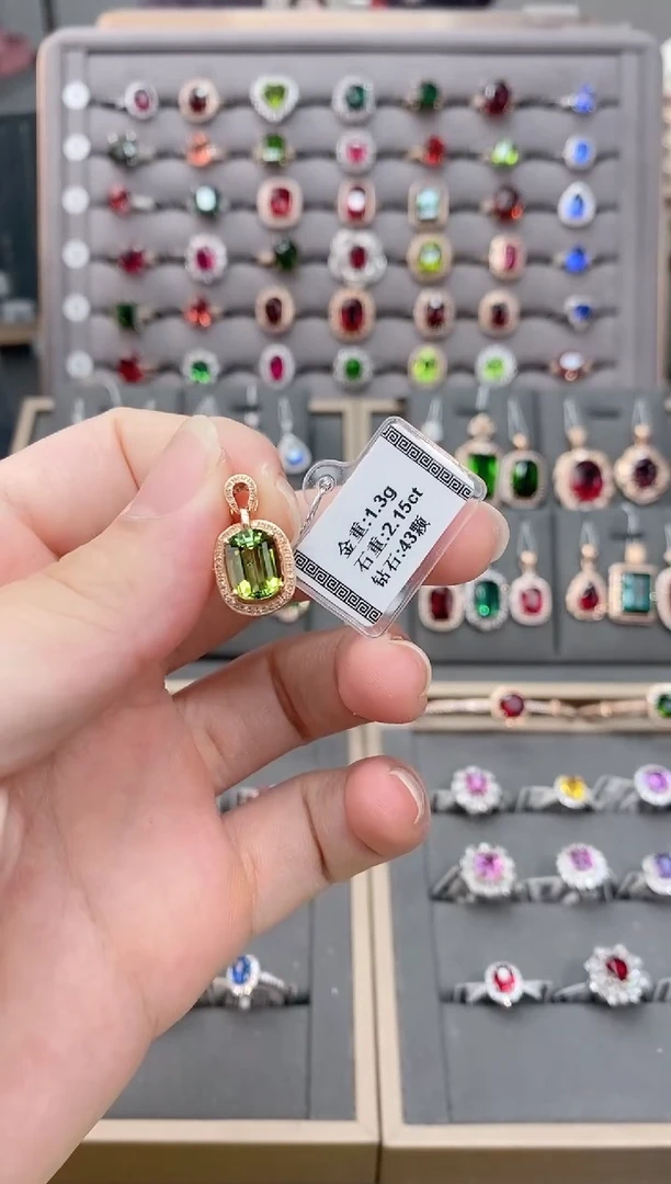 颈饰18K金镶嵌碧玺2.15