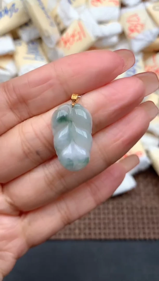 18K金镶嵌挂件翡翠福利