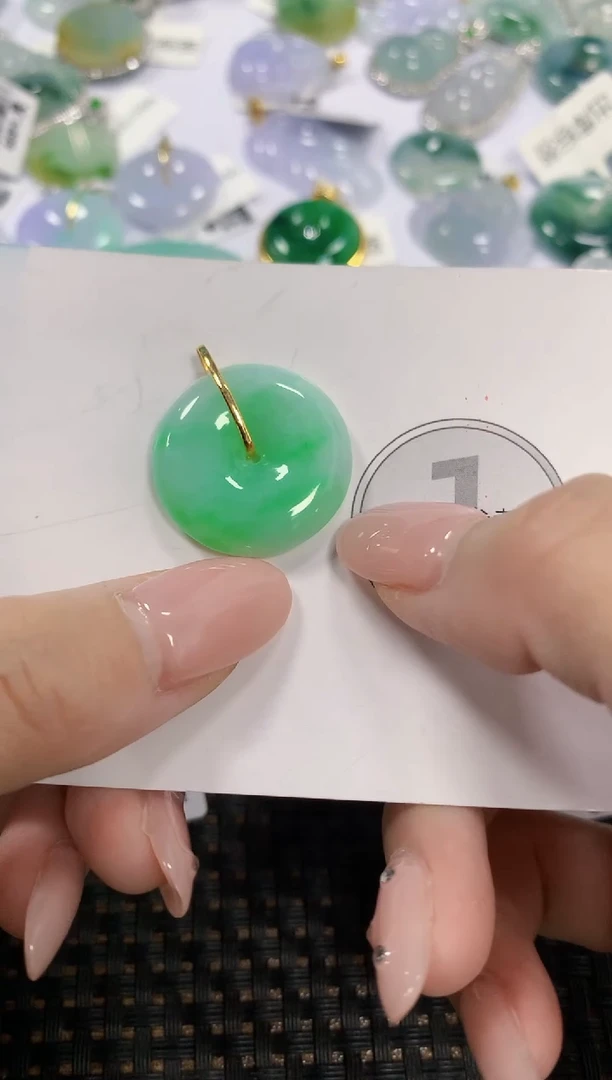 颈饰18K金镶嵌翡翠天然翡翠A货  百元以上9米证书费自理