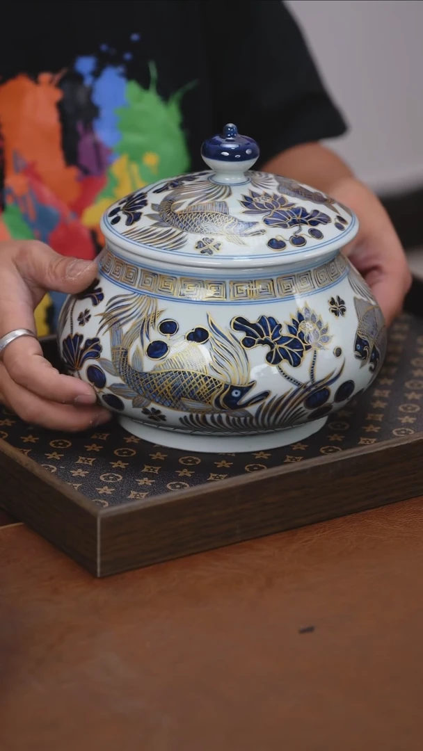 仿元青花鱼澡茶叶罐