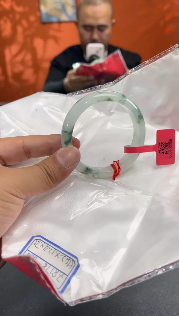 未镶嵌手镯翡翠7