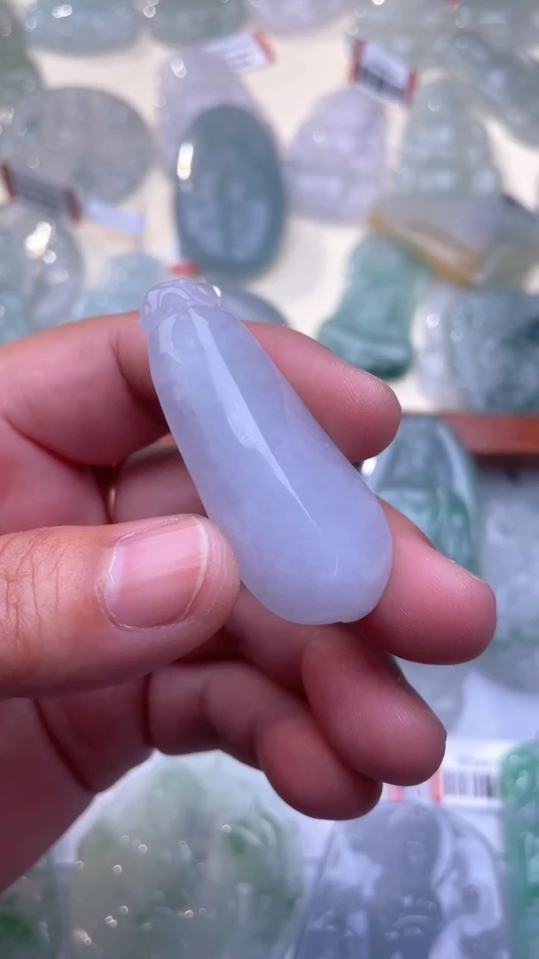 翡翠未镶嵌颈饰福瓜