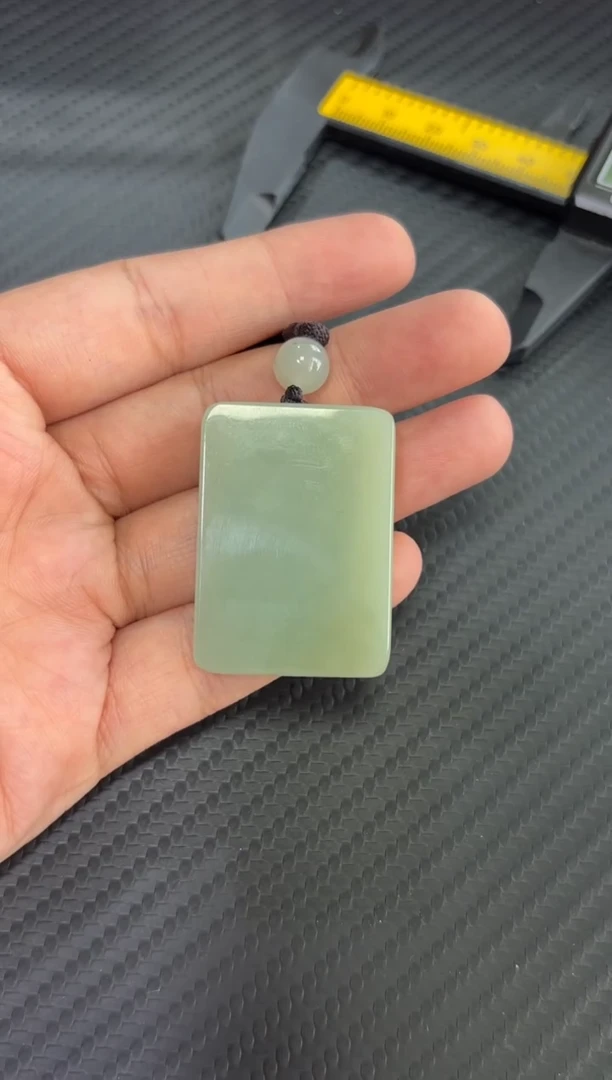 和田玉未镶嵌吊坠(赠链)且末微色差迪克兰二细M sh