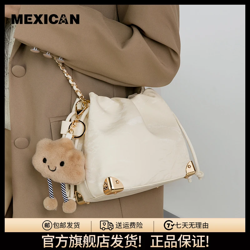 稻草人包包女早秋新款可爱时尚格子斜挎包百搭褶皱水桶包通勤女包