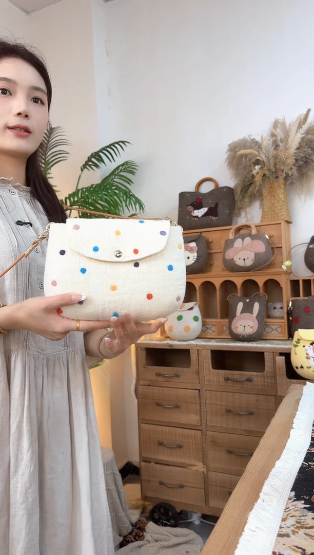 羊毛非遗纯手工 羊毛毡包包