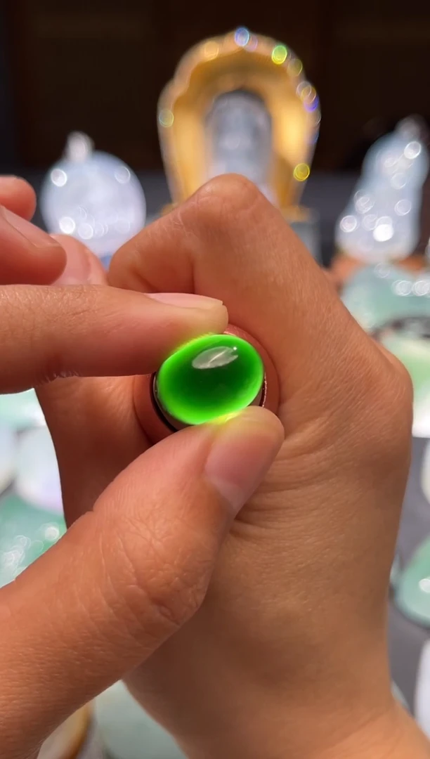 颈饰未镶嵌翡翠佳佳翡翠墨翠蛋面8800