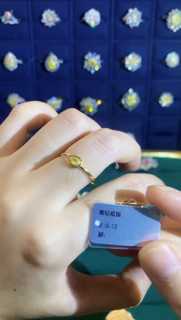 18K金镶嵌戒指钻石1