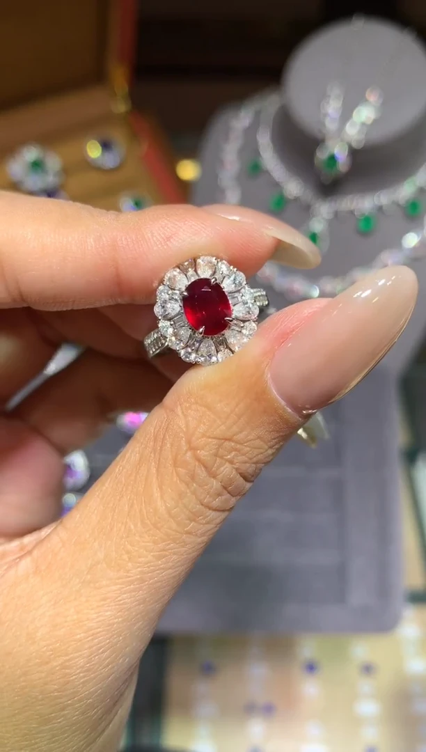 18K金镶嵌戒指红宝石1.39ct