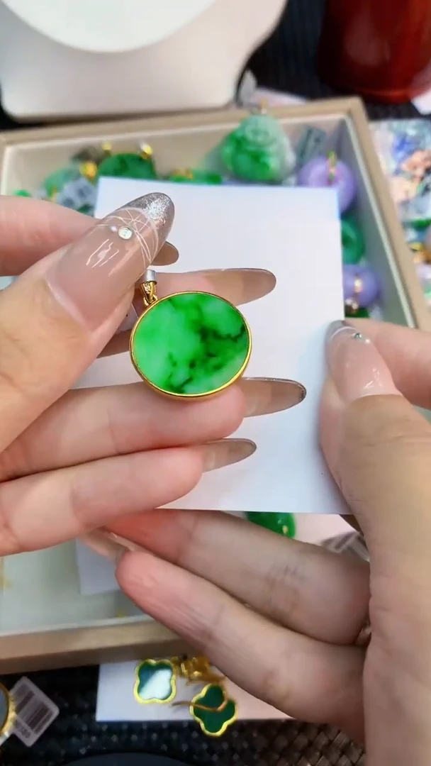 颈饰未镶嵌翡翠1