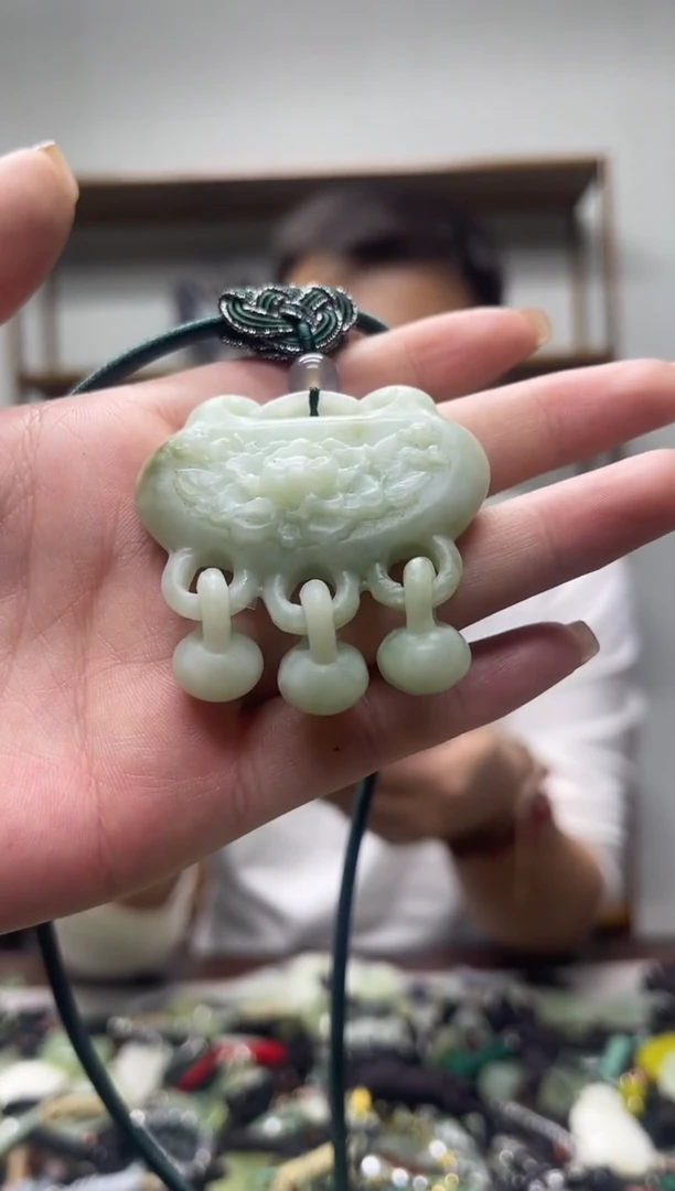 未镶嵌岫玉吊坠·