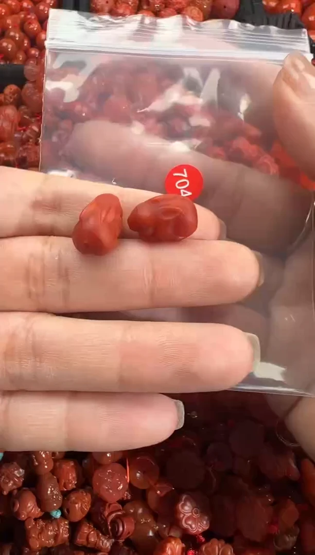 南红玛瑙未镶嵌颈饰1