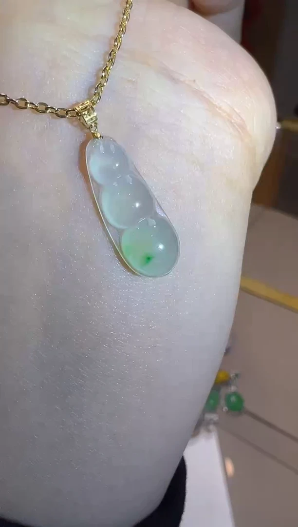 【闪购商品】翡翠吊坠(不含链)18K金镶嵌（很小）多样性团购发一件