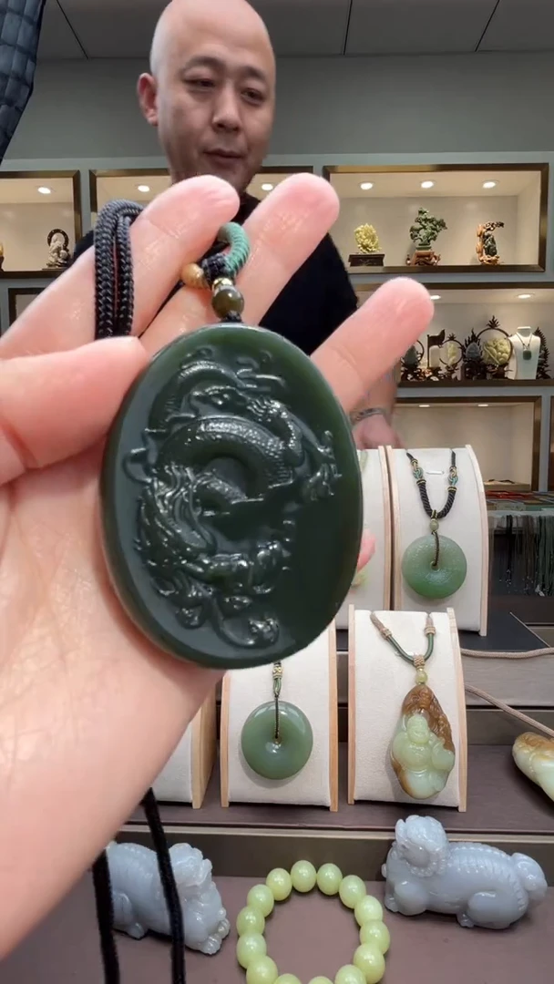 颈饰未镶嵌和田玉苏