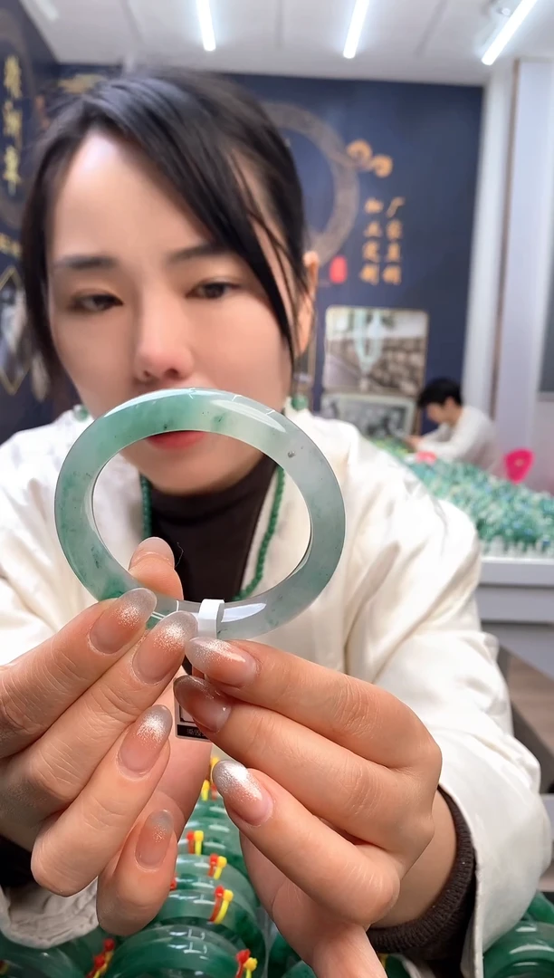 【闪购商品】石英质玉手镯未镶嵌天然非洲翠手镯2