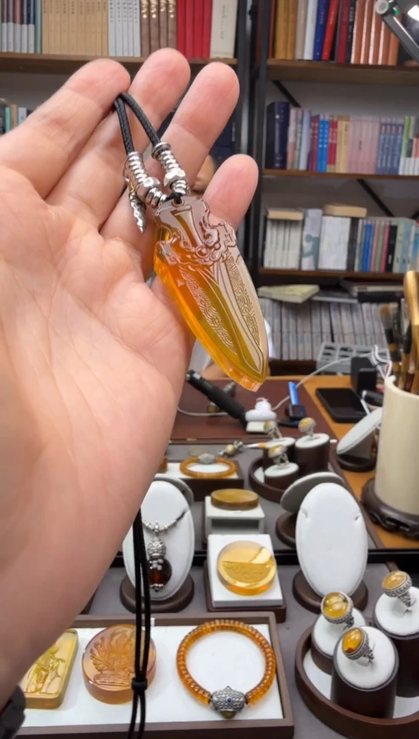 未镶嵌颈饰琥珀仿古剑吊坠