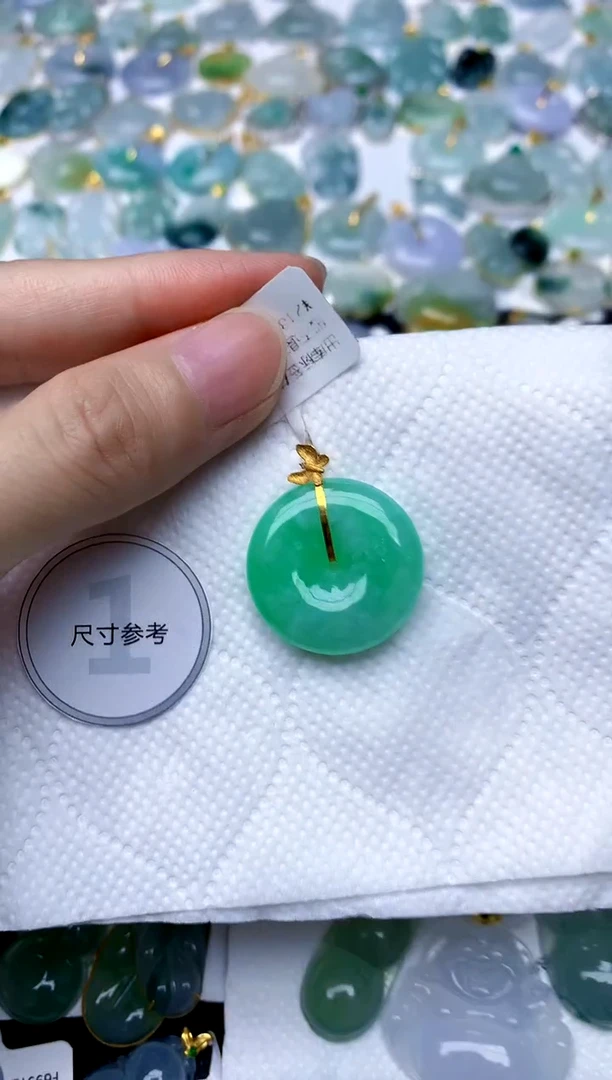 颈饰18K金镶嵌翡翠天然A货翡翠