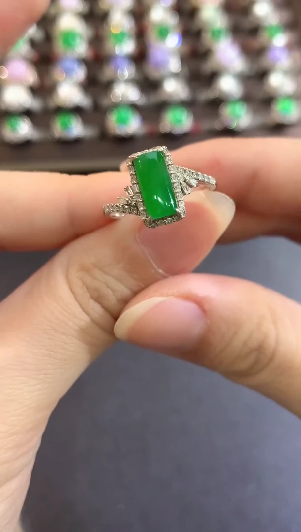 18K金镶嵌戒指翡翠B139