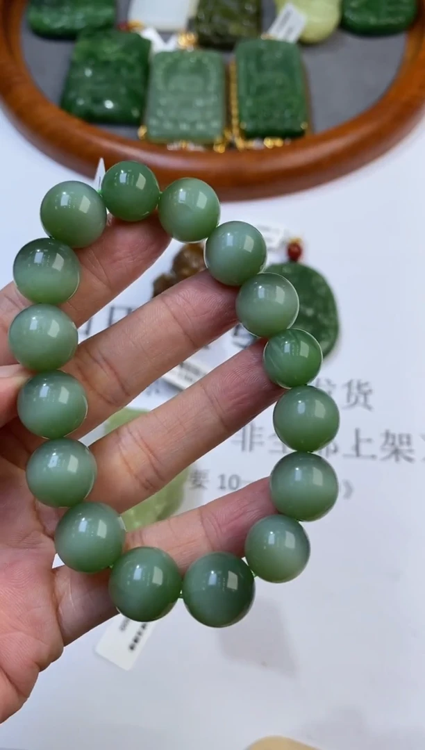 未镶嵌和田玉挂件303471  多人