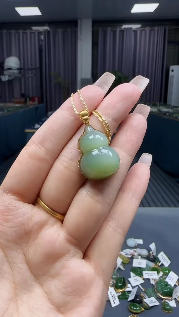 和田玉18K金镶嵌挂件1