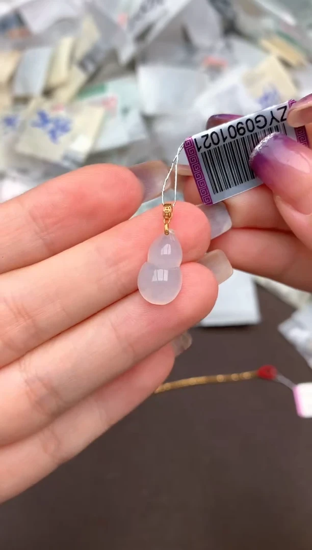 18K金镶嵌挂件翡翠一