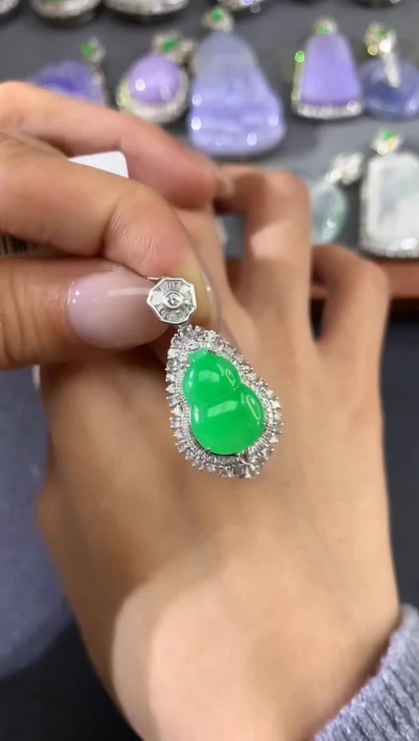 吊坠(不含链)18K金镶嵌翡翠A82多样性发其一