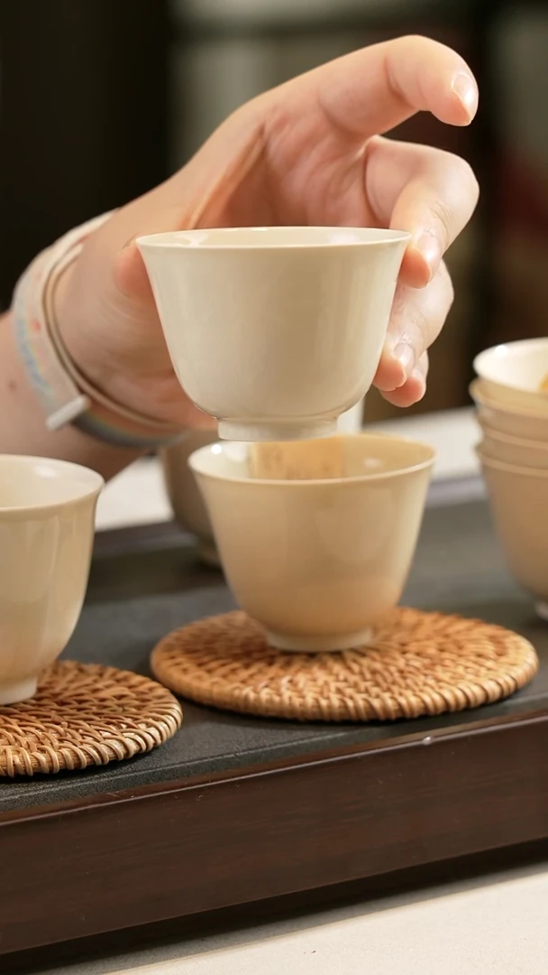 都*林微瑕兰花剔刻铃铛杯