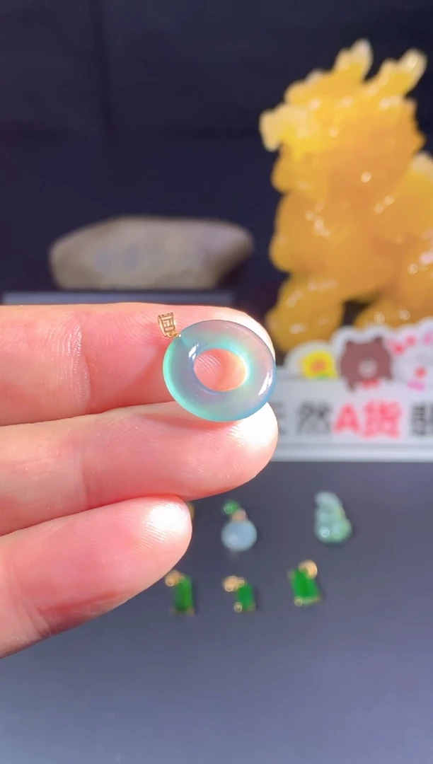 翡翠18K金镶嵌颈饰