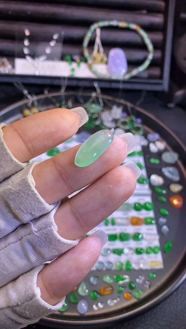 翡翠挂件未镶嵌瓜瓜