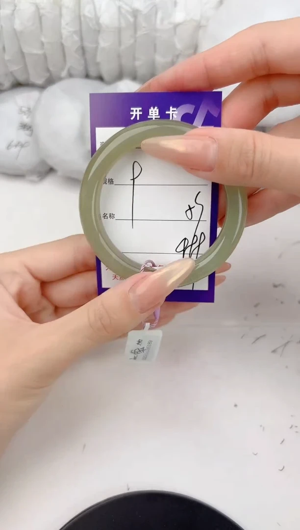 和田玉手镯未镶嵌9颜色微差无瑕疵