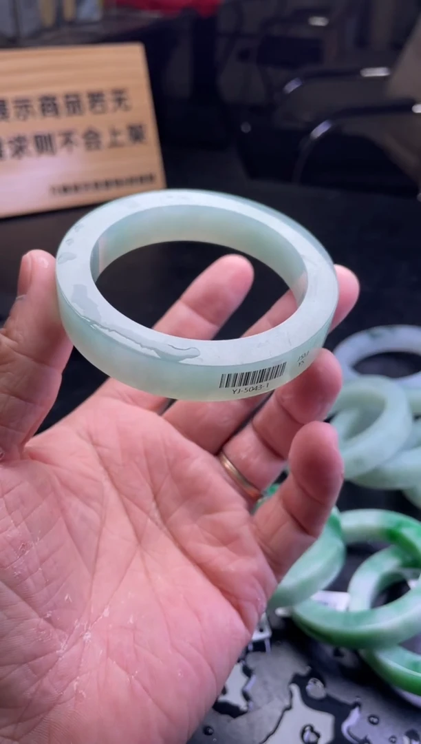 未镶嵌手镯定制翡翠x**弗翡翠定制手镯不含芯
