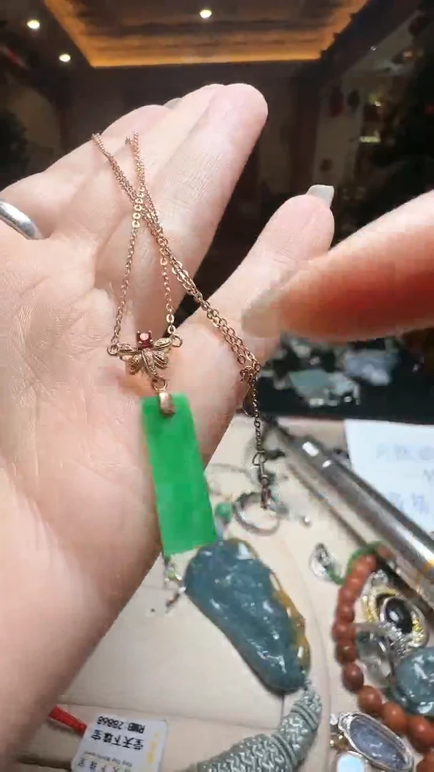 【闪购商品】翡翠吊坠(不含链)未镶嵌翡翠