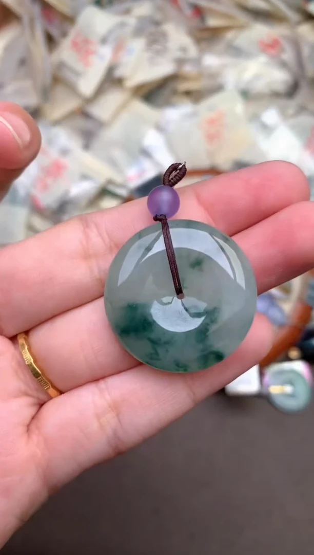 未镶嵌挂件翡翠 —