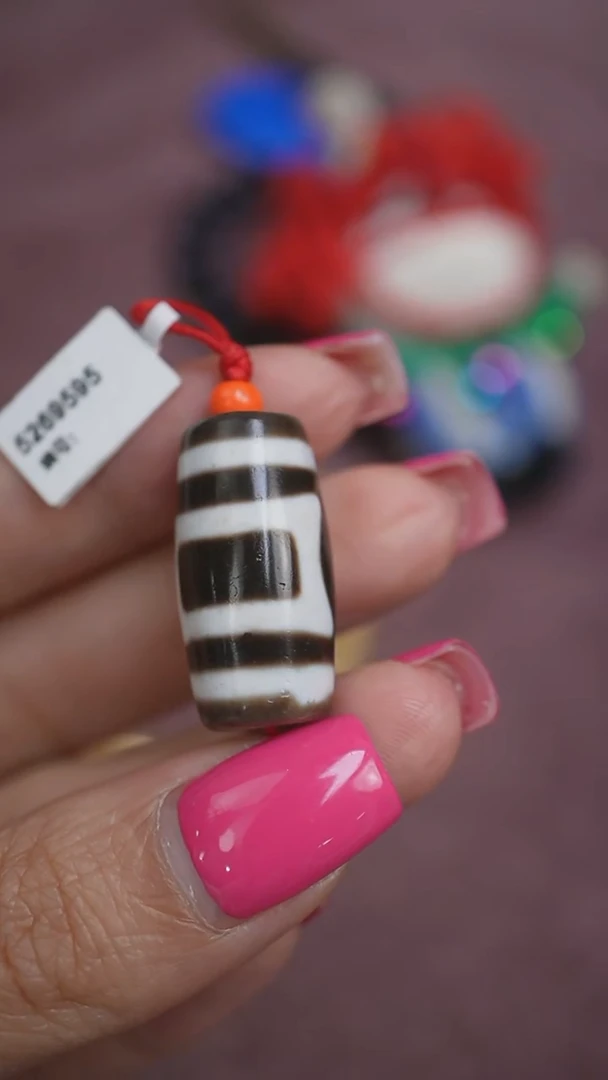 玛瑙/玉髓颈饰未镶嵌诚**产蚀花玛瑙珠定制编绳