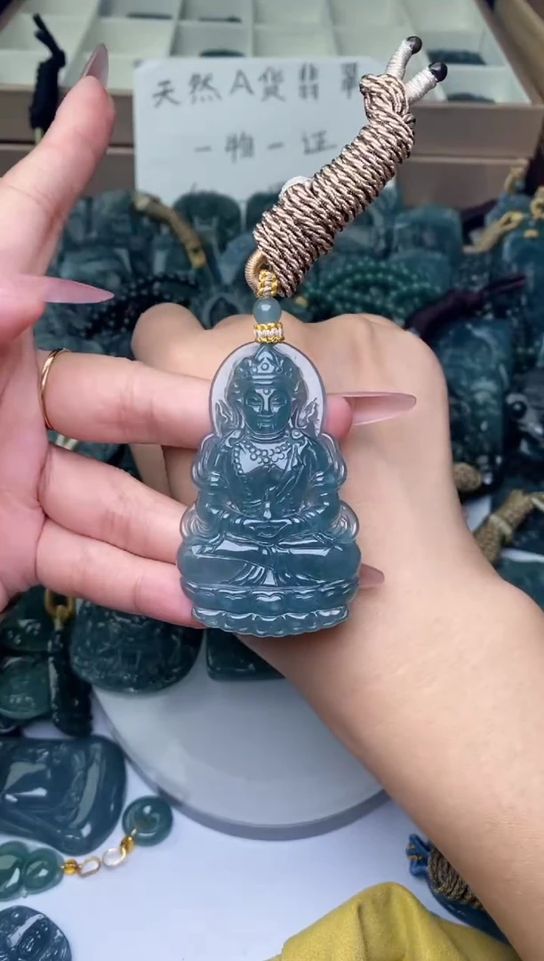 颈饰未镶嵌翡翠
